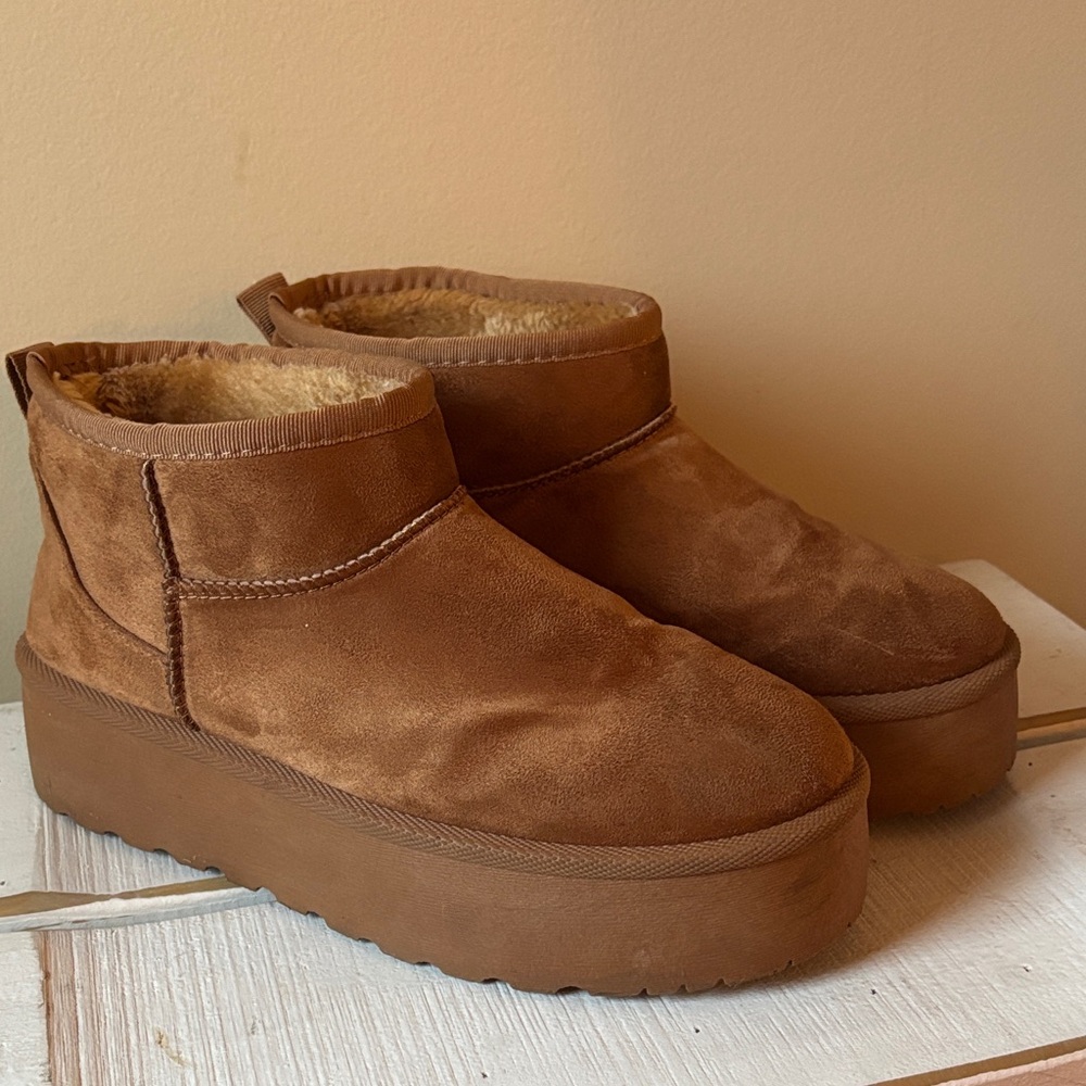 Mudd Women's Tan Suede Platform Ankle Boots